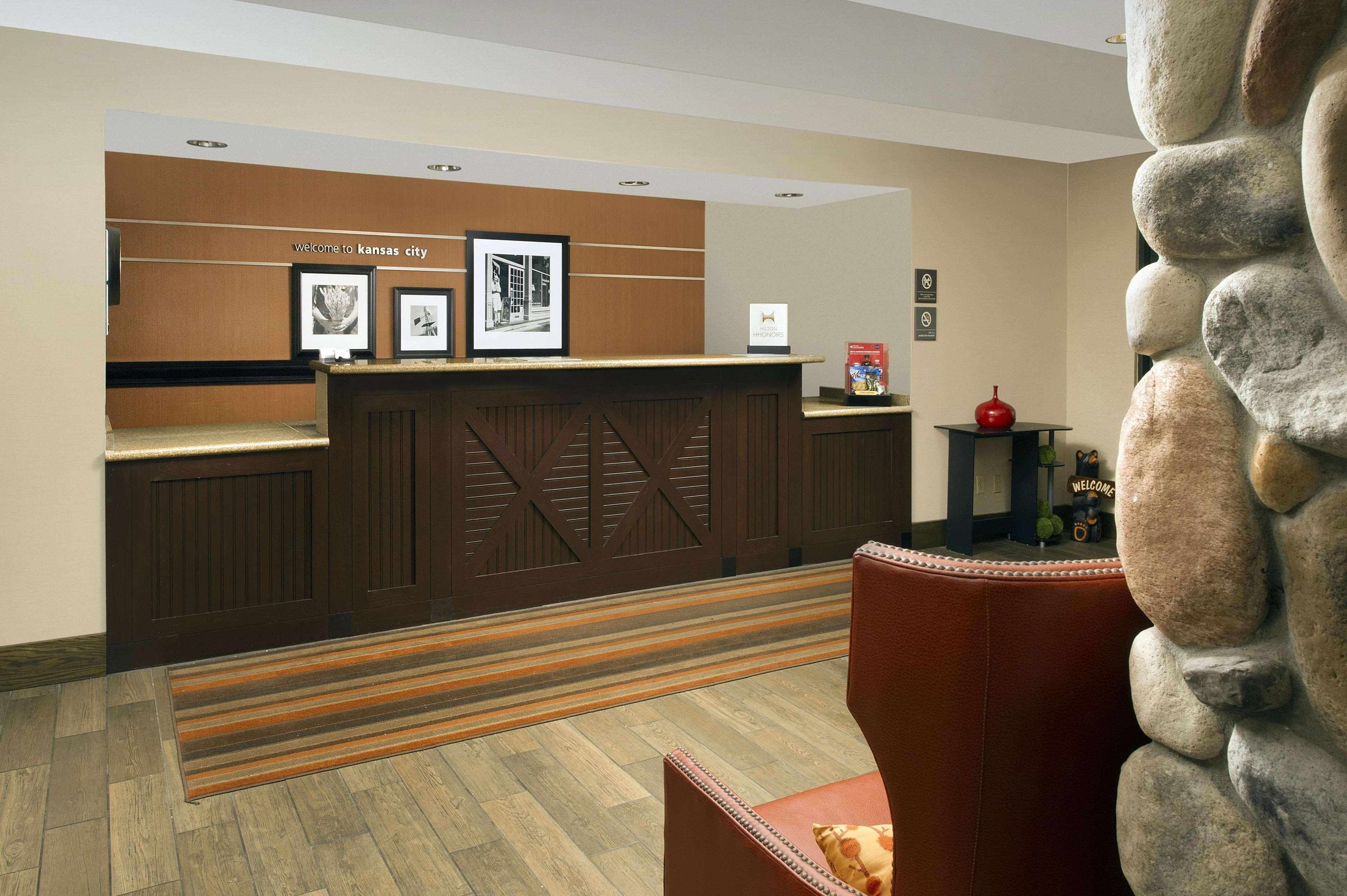 Hampton Inn Kansas City The Legends Интерьер фото