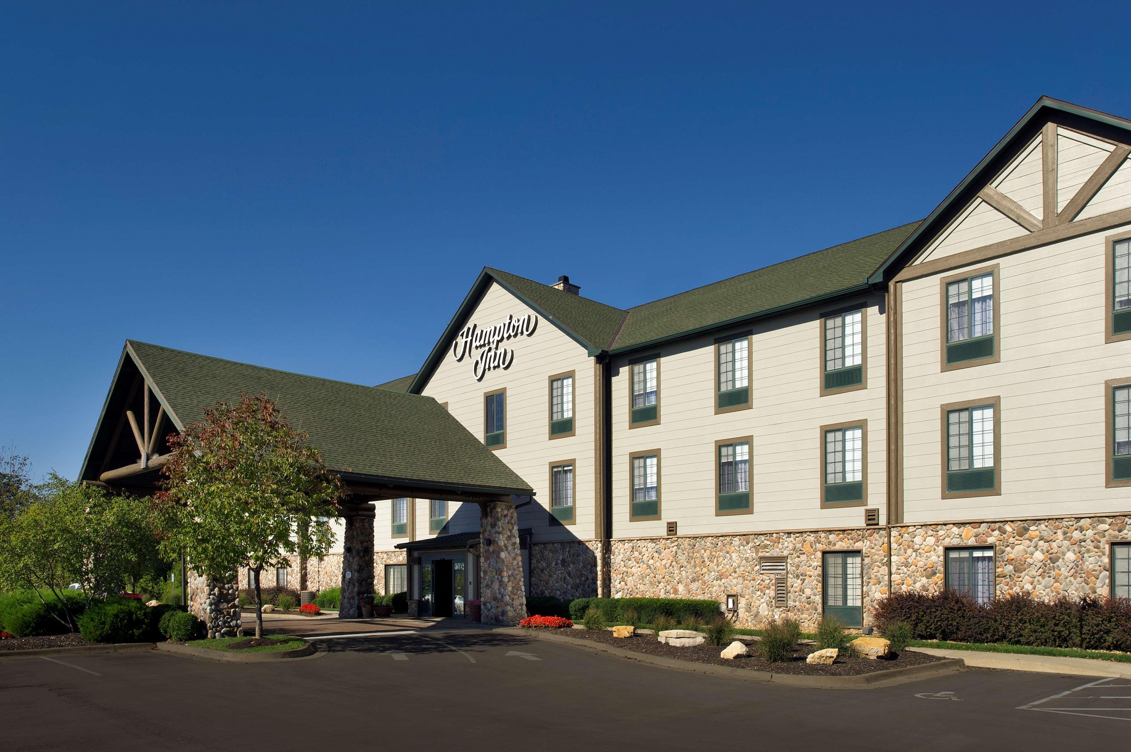 Hampton Inn Kansas City The Legends Экстерьер фото
