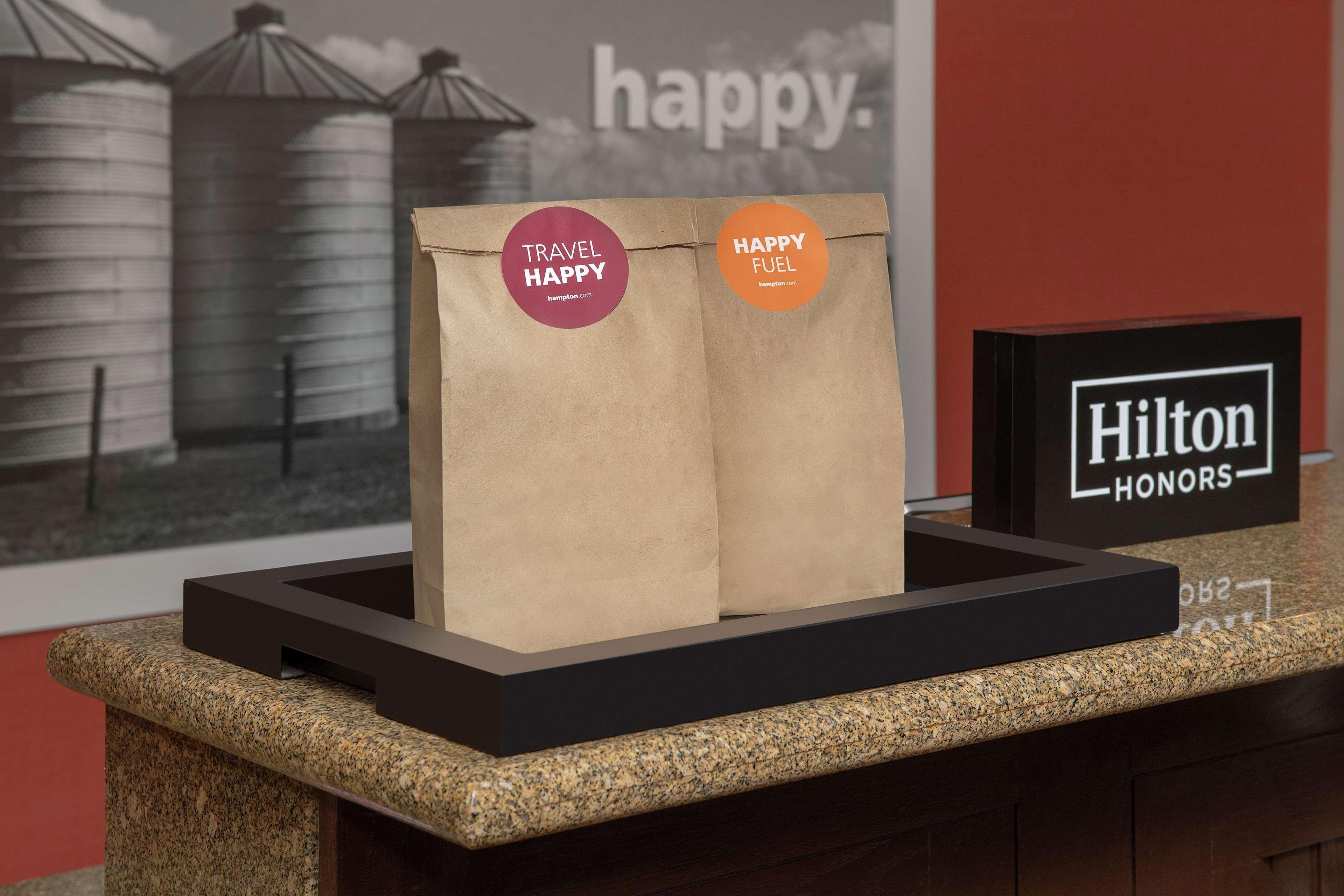 Hampton Inn Kansas City The Legends Экстерьер фото