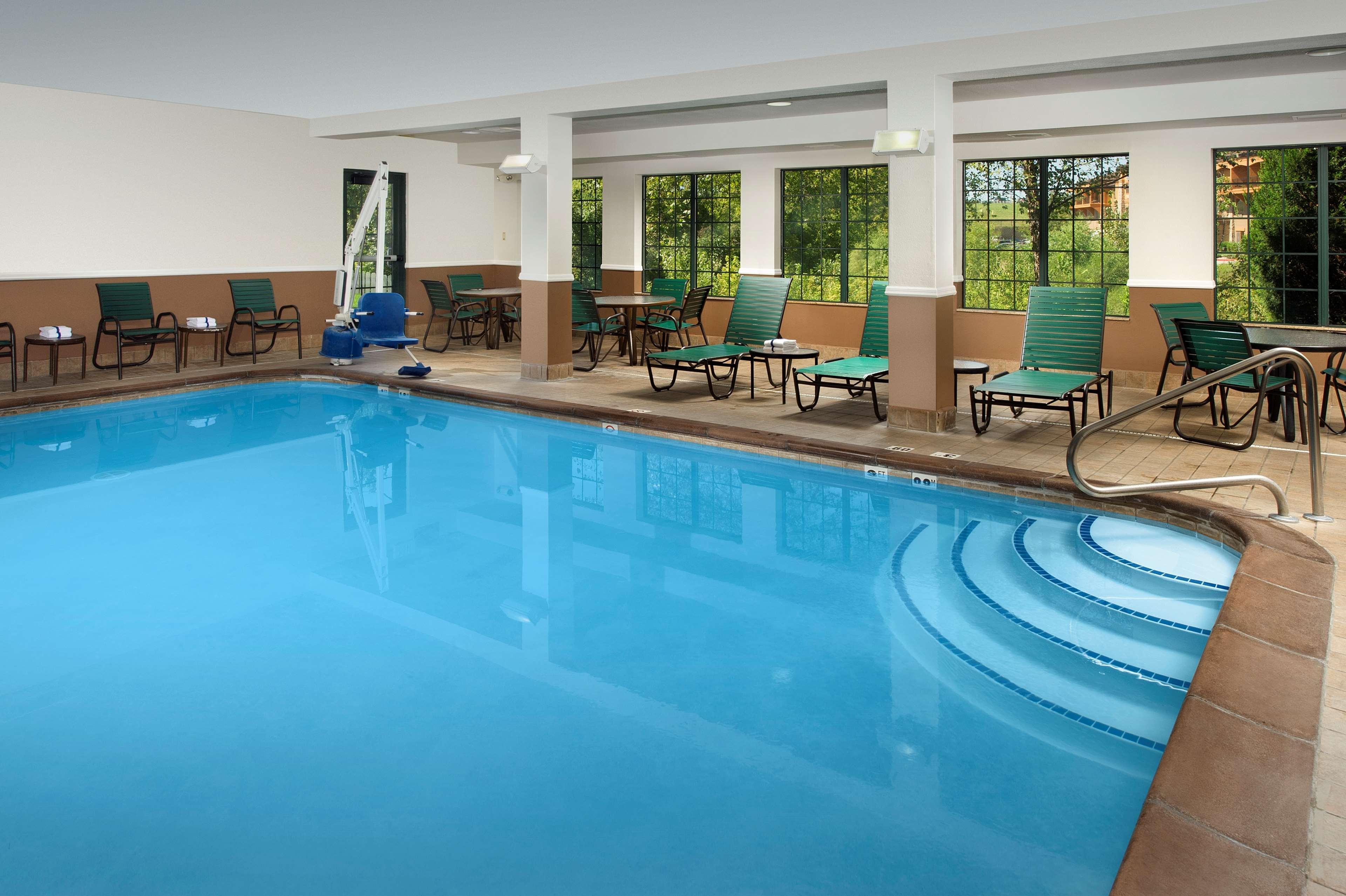 Hampton Inn Kansas City The Legends Удобства фото