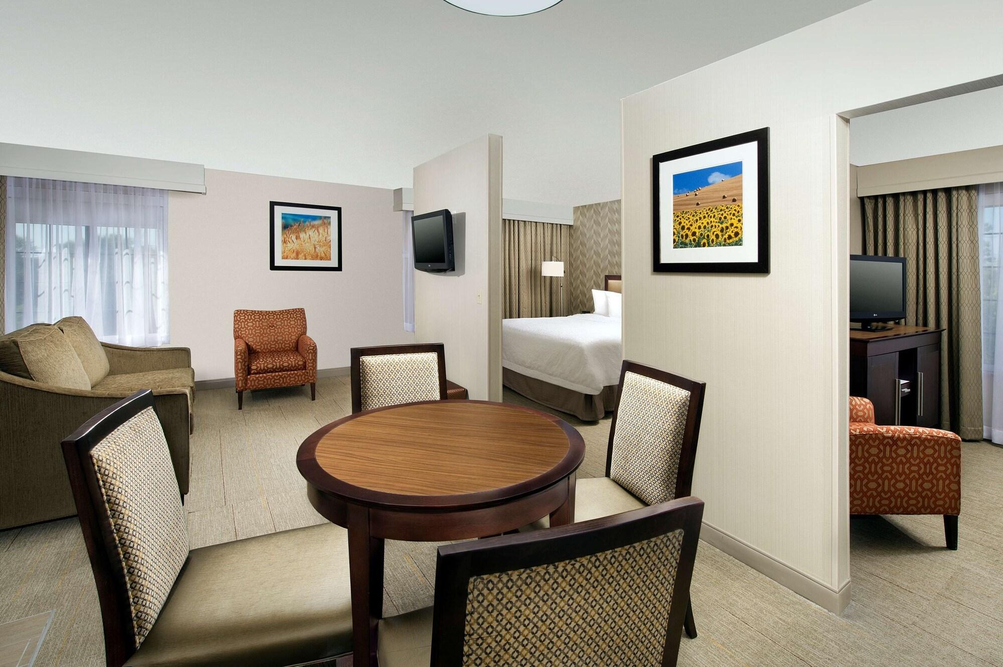 Hampton Inn Kansas City The Legends Экстерьер фото