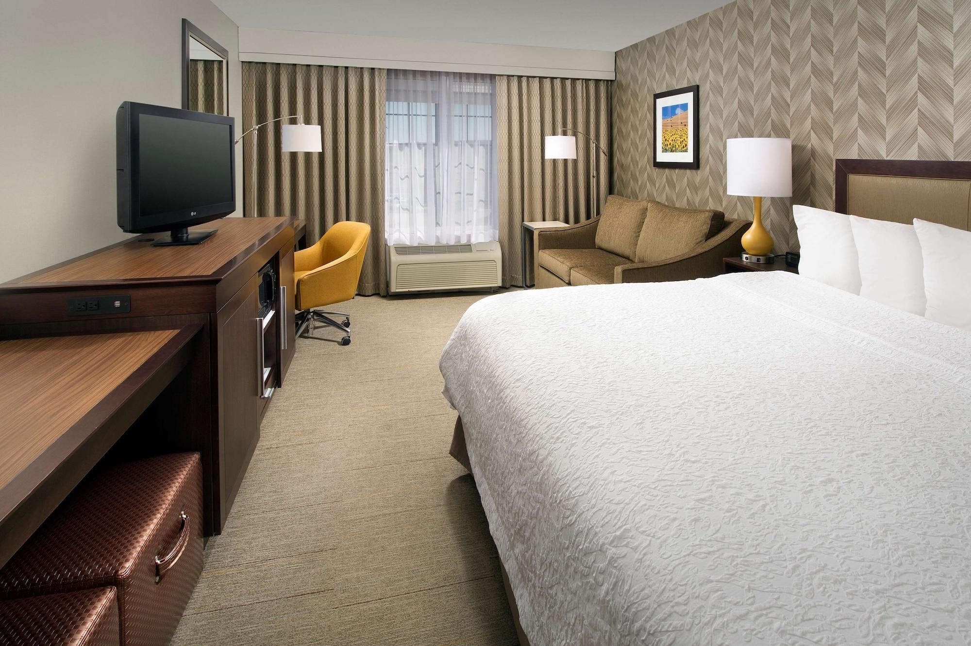 Hampton Inn Kansas City The Legends Экстерьер фото