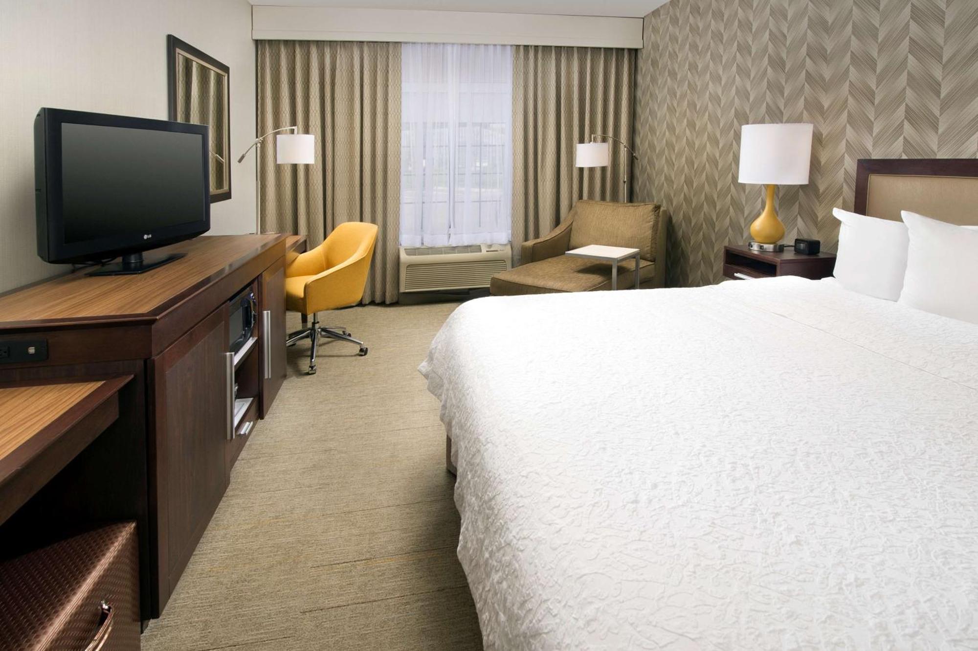 Hampton Inn Kansas City The Legends Экстерьер фото