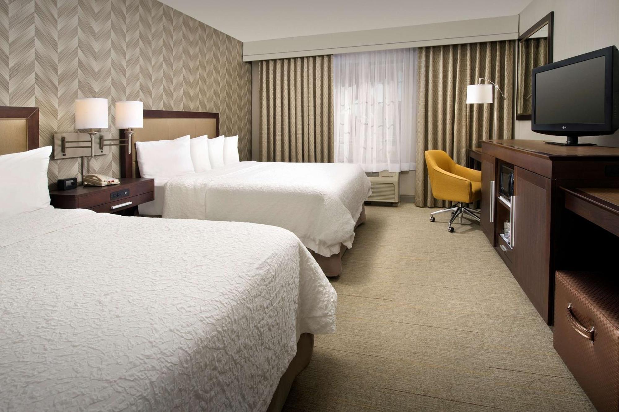 Hampton Inn Kansas City The Legends Экстерьер фото