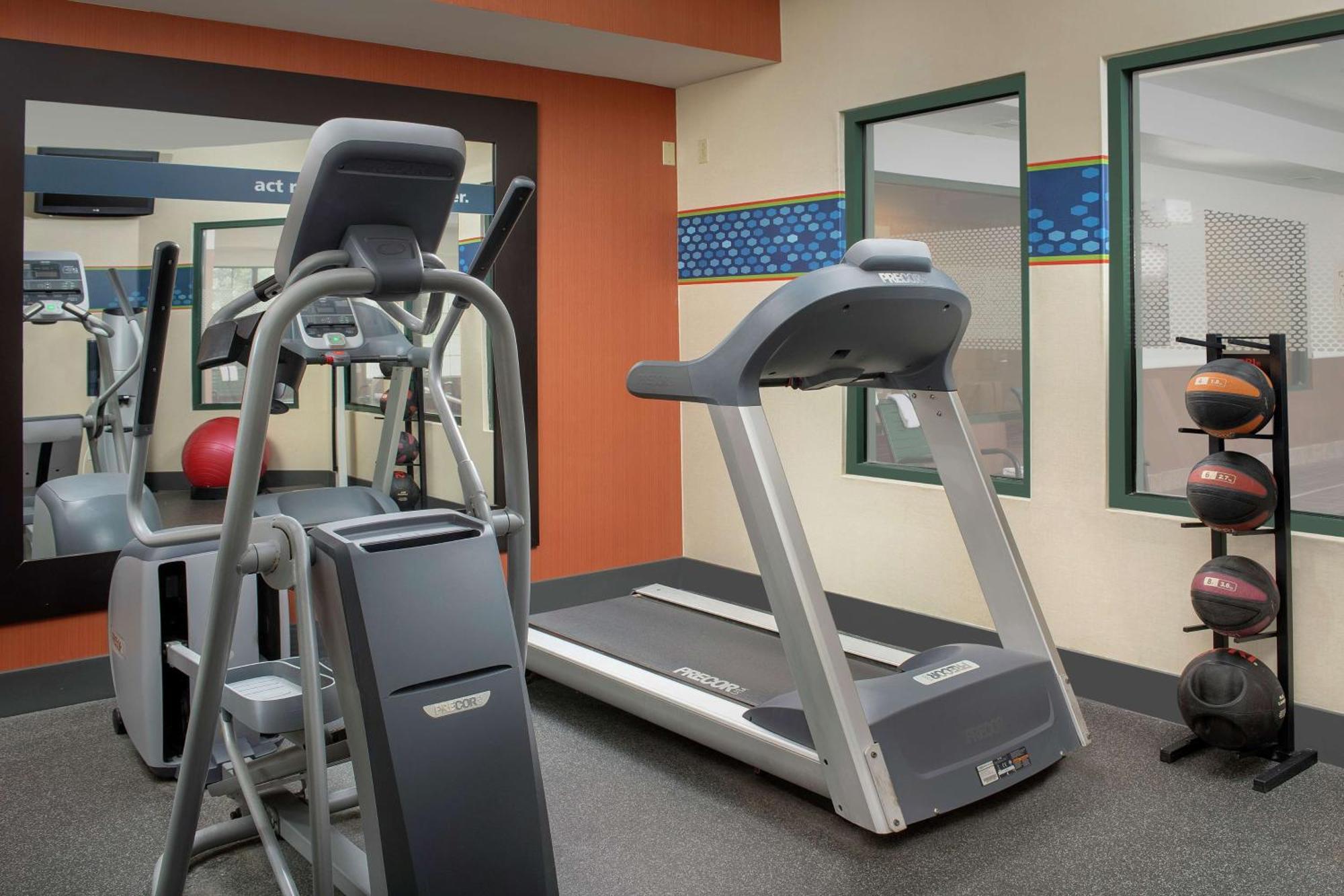 Hampton Inn Kansas City The Legends Экстерьер фото