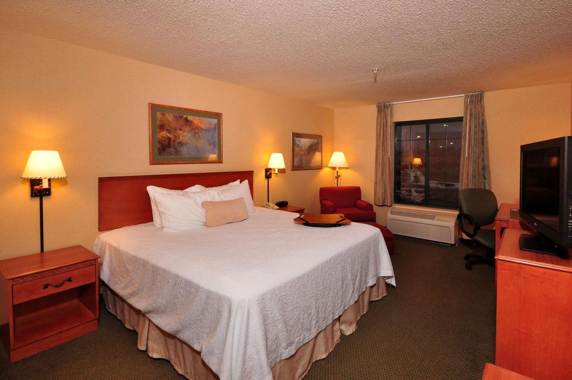 Hampton Inn Kansas City The Legends Экстерьер фото