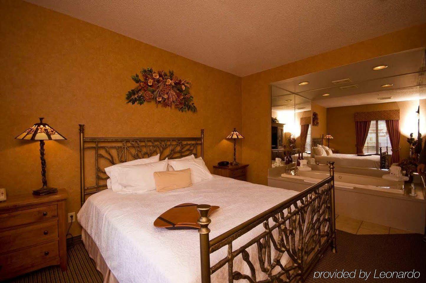 Hampton Inn Kansas City The Legends Экстерьер фото