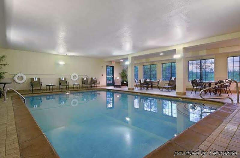 Hampton Inn Kansas City The Legends Экстерьер фото